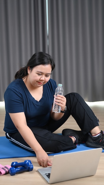 Phòng Ngừa và Điều Trị Nhiễm Trùng Đường Tiết Niệu ở Phụ Nữ: Bí Quyết Từ Estrogen và Lối Sống Lành Mạnh