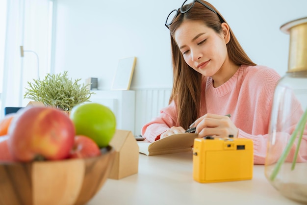 Rối Loạn Nội Tiết: Vạch Mặt 3 Nhóm Hóa Chất ‘Kẻ Thù’ Âm Thầm Hủy Hoại Sức Khỏe Sinh Sản